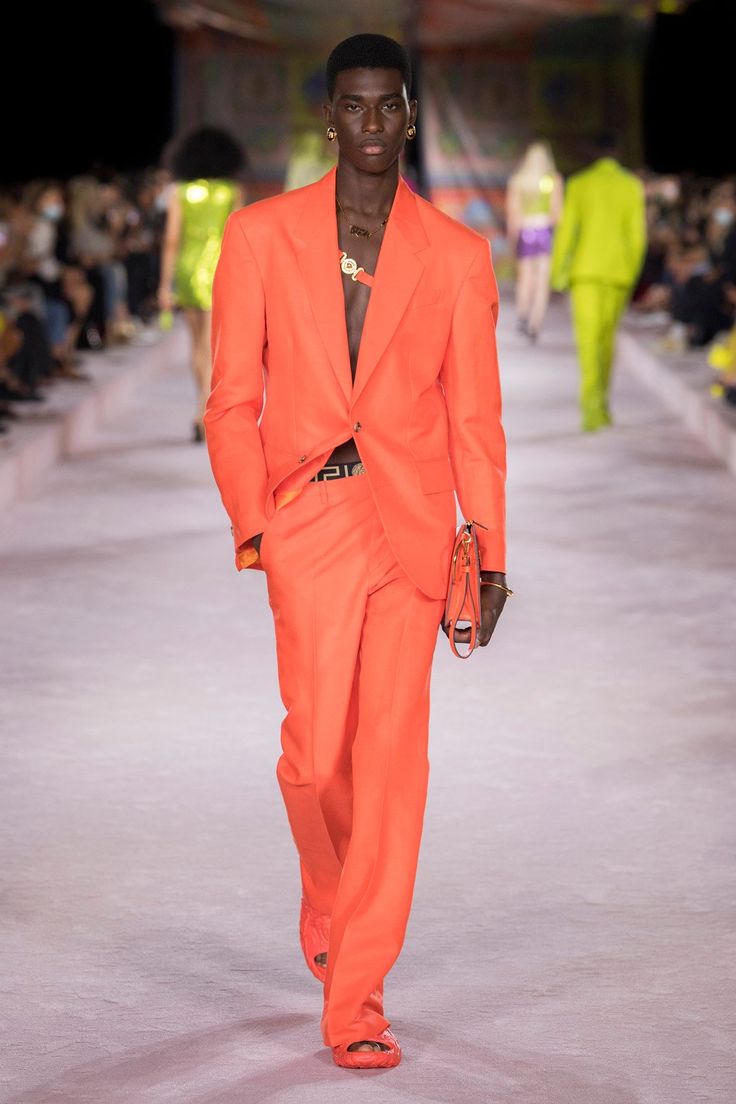 Versace Spring/Summer Collection 2022 | UnderU